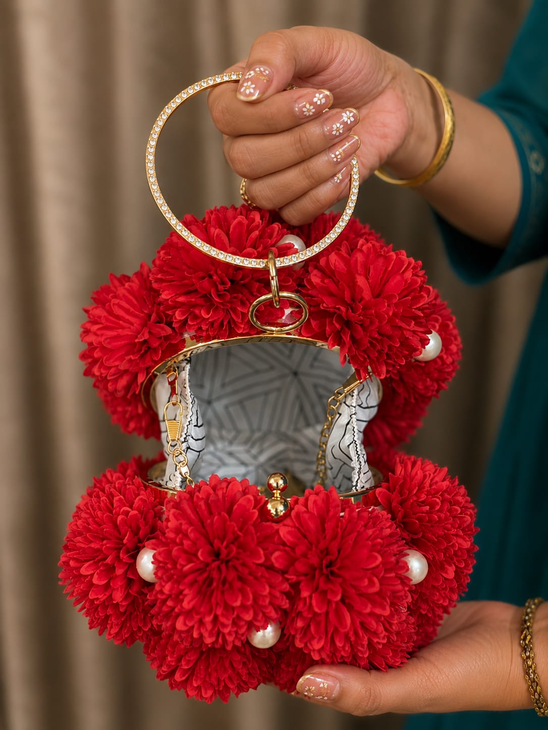 SURKH NOOR